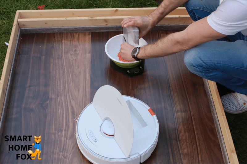 The Roborock S7 removes lentils from a hard floor